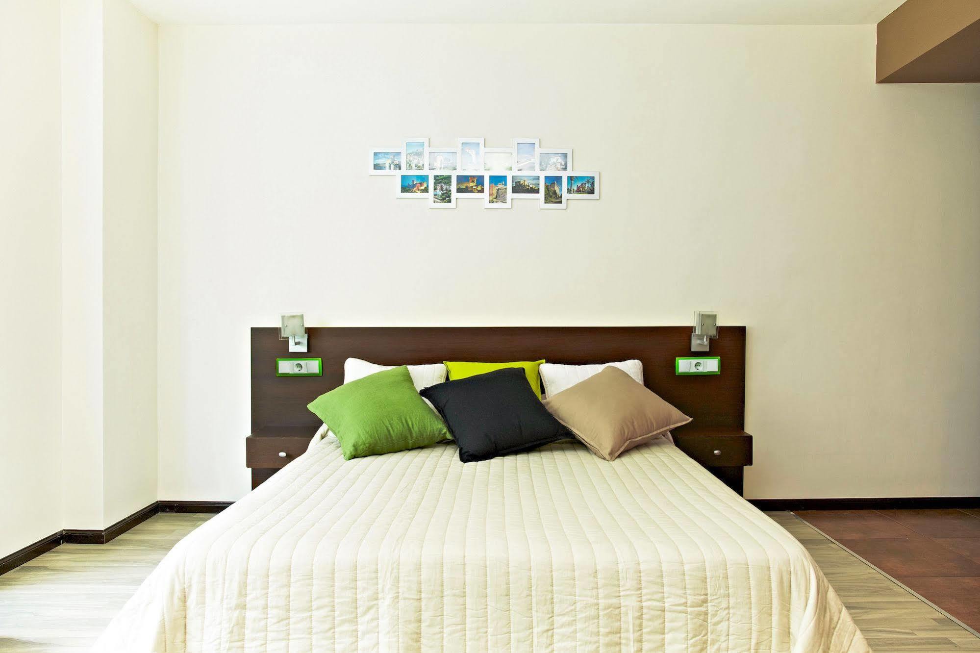 Ginosi Basics Centric Apartel カステルデフェルス エクステリア 写真